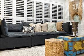 Adorable House With Amazing Water Front of Canal