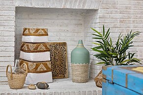 Adorable House With Amazing Water Front of Canal