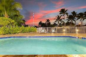 Adorable House With Amazing Water Front of Canal