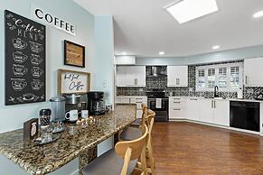 Adorable House With Amazing Water Front of Canal