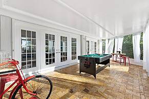 Adorable House With Amazing Water Front of Canal