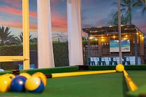 Adorable House With Amazing Water Front of Canal