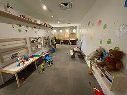 Newly Renovated Room in Cozy Hotel Near Disney