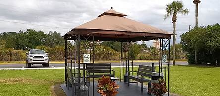 Newly Renovated Room in Cozy Hotel Near Disney