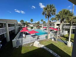 Newly Renovated Room in Cozy Hotel Near Disney