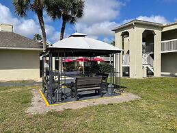 Newly Renovated Room in Cozy Hotel Near Disney