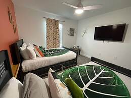 SL 4Br Walking Distance to Club