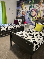 SL 4Br Walking Distance to Club