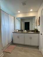 SL 4Br Walking Distance to Club