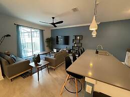 SL 4Br Walking Distance to Club