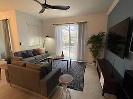 SL 4Br Walking Distance to Club