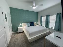 SL 4Br Walking Distance to Club