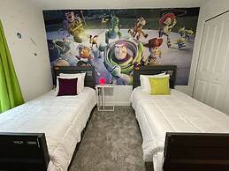 SL 4Br Walking Distance to Club