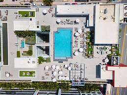 Amazing NEW Condo IN Hollywood Access DIR Beach