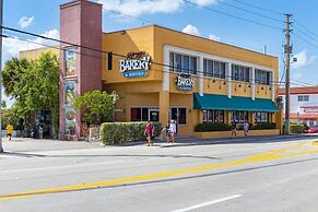 Amazing NEW Condo IN Hollywood Access DIR Beach