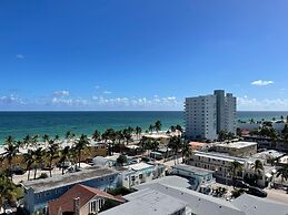 Amazing NEW Condo IN Hollywood Access DIR Beach