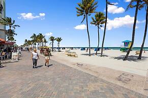 Amazing NEW Condo IN Hollywood Access DIR Beach