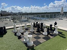 Amazing NEW Condo IN Hollywood Access DIR Beach