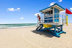 Amazing NEW Condo IN Hollywood Access DIR Beach