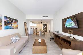 Amazing NEW Condo IN Hollywood Access DIR Beach