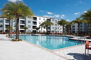 Family Place With Gorgeous View 4 Miles to Disney