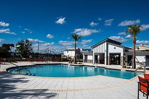 Family Place With Gorgeous View 4 Miles to Disney