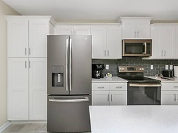 Family Place With Gorgeous View 4 Miles to Disney