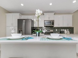 Family Place With Gorgeous View 4 Miles to Disney