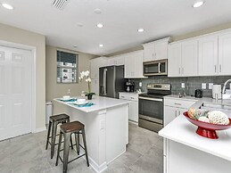 Family Place With Gorgeous View 4 Miles to Disney