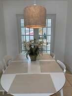 Cozy and Super Location 2 BR