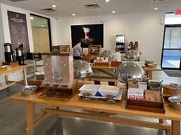 Cozy Hotel With Super Location Near Disney