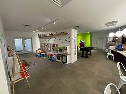 Cozy Hotel With Super Location Near Disney