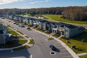 TH 4Br Walking Distance to Club