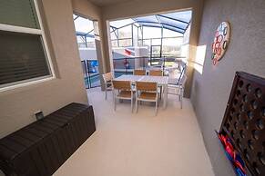 TH 4Br Walking Distance to Club