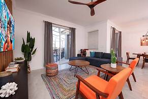 TH 4Br Walking Distance to Club