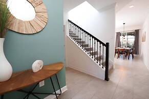 TH 4Br Walking Distance to Club