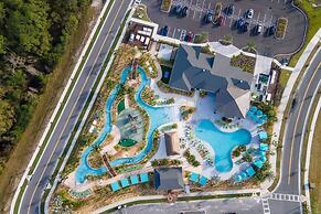 TH 4Br Walking Distance to Club