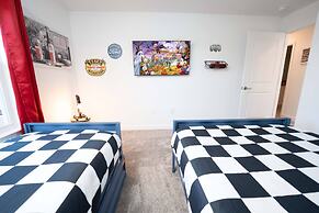 TH 4Br Walking Distance to Club