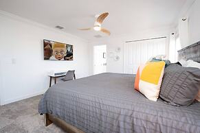 TH 4Br Walking Distance to Club