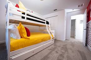 TH 4Br Walking Distance to Club