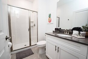 TH 4Br Walking Distance to Club