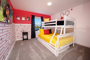 TH 4Br Walking Distance to Club