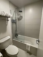 Newly Room in Cozy Hotel With Super Location Parks