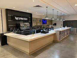 Newly Room in Cozy Hotel With Super Location Parks