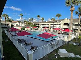 Newly Room in Cozy Hotel With Super Location Parks