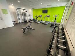 Newly Room in Cozy Hotel With Super Location Parks