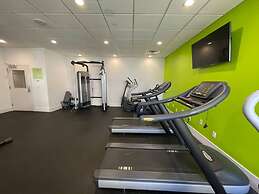 Newly Room in Cozy Hotel With Super Location Parks