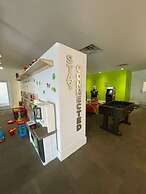 Newly Room in Cozy Hotel With Super Location Parks