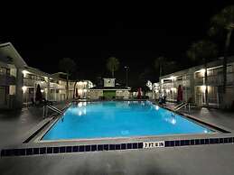 Newly Room in Cozy Hotel With Super Location Parks