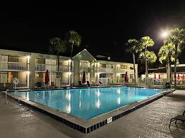 Newly Room in Cozy Hotel With Super Location Parks